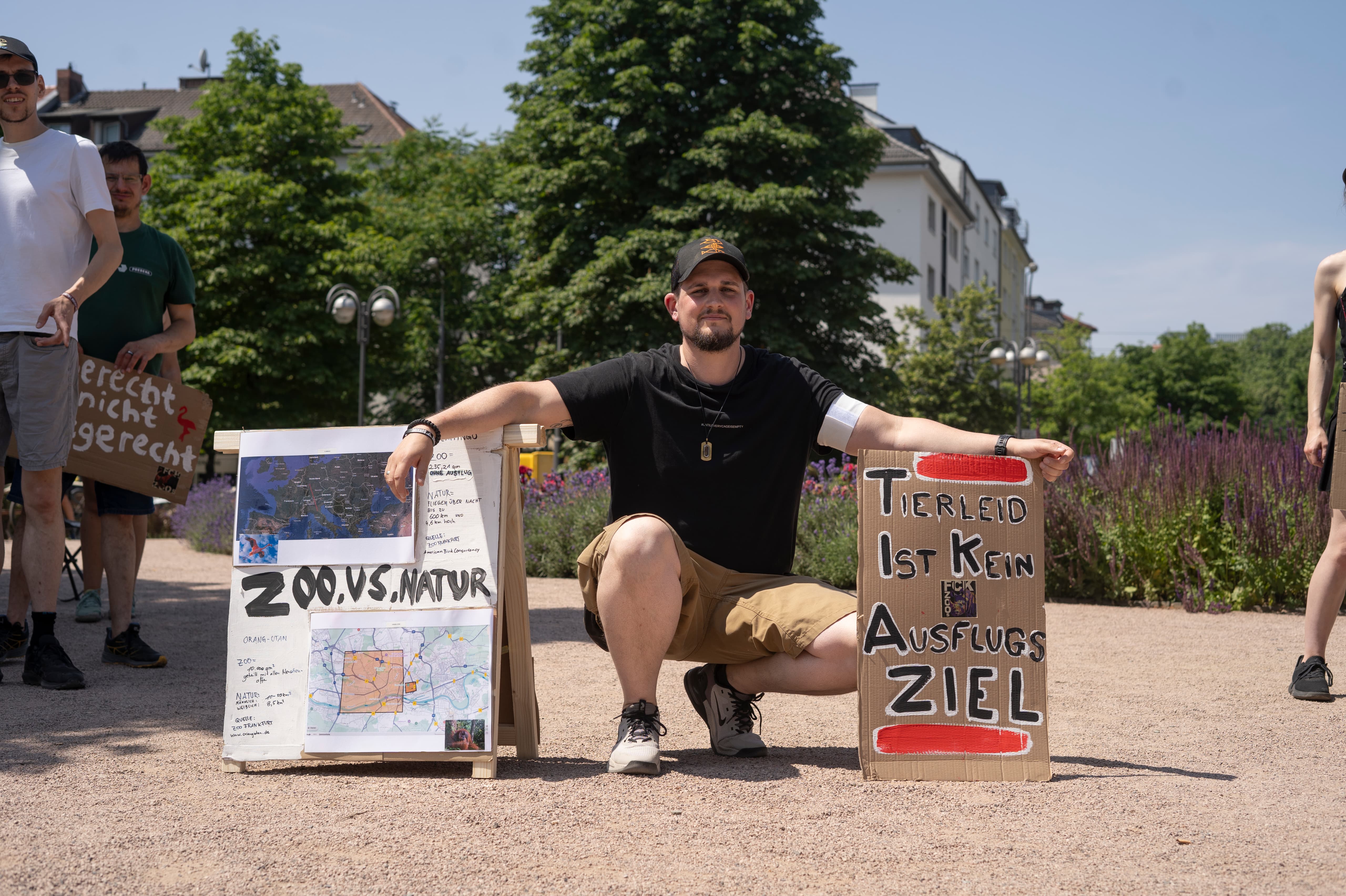 Eddie demonstriert gegen Zoos